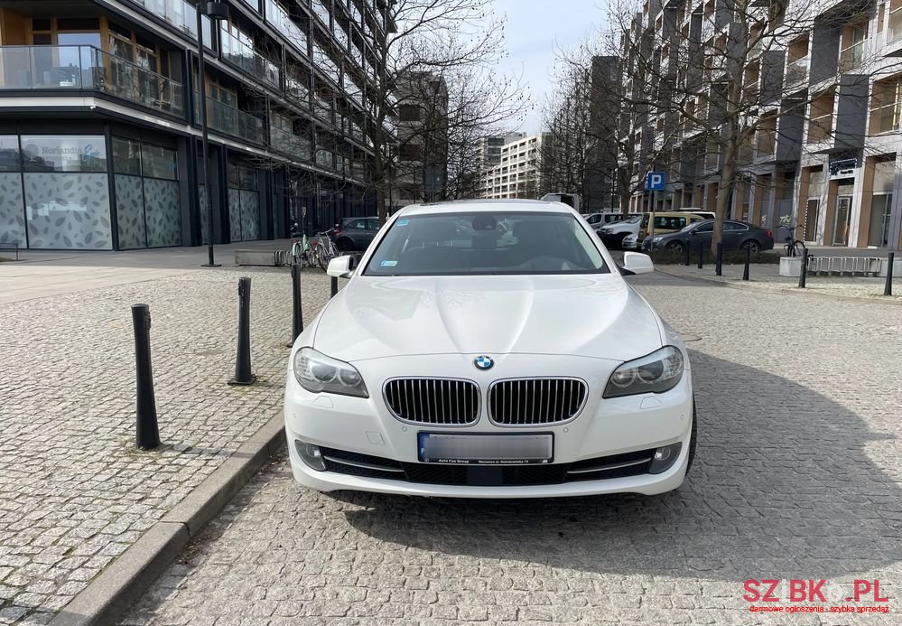2011' BMW 5 Series 530D Xdrive photo #2