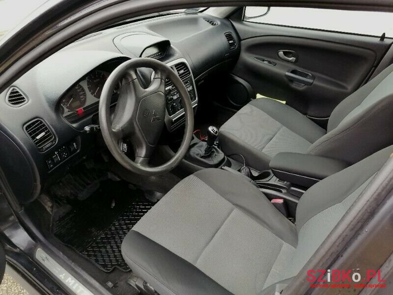 2003' Mitsubishi Carisma photo #5