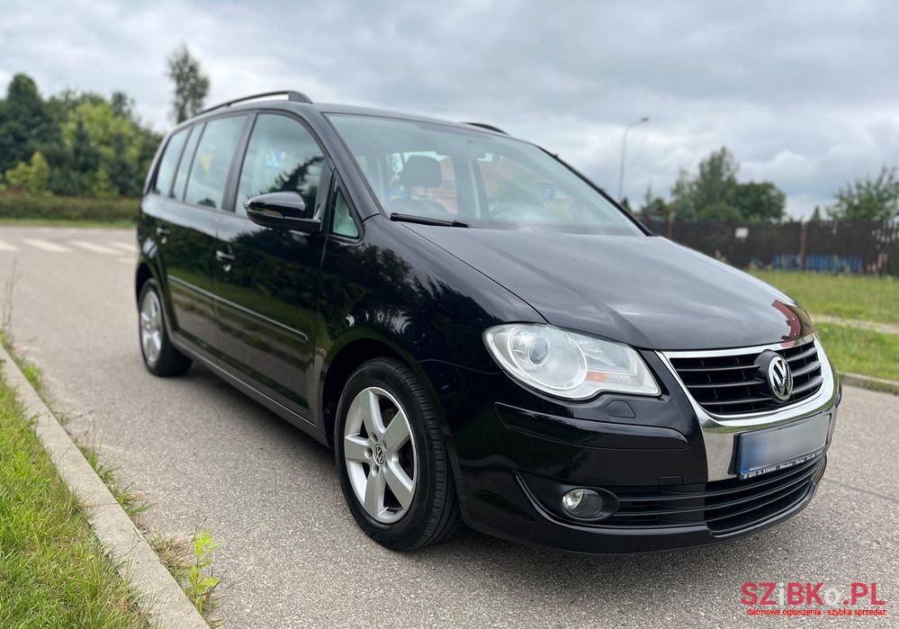 2009' Volkswagen Touran photo #4