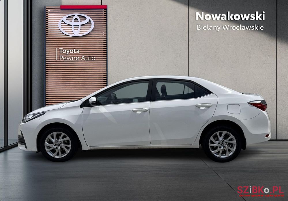 2017' Toyota Corolla 1.6 Premium photo #2