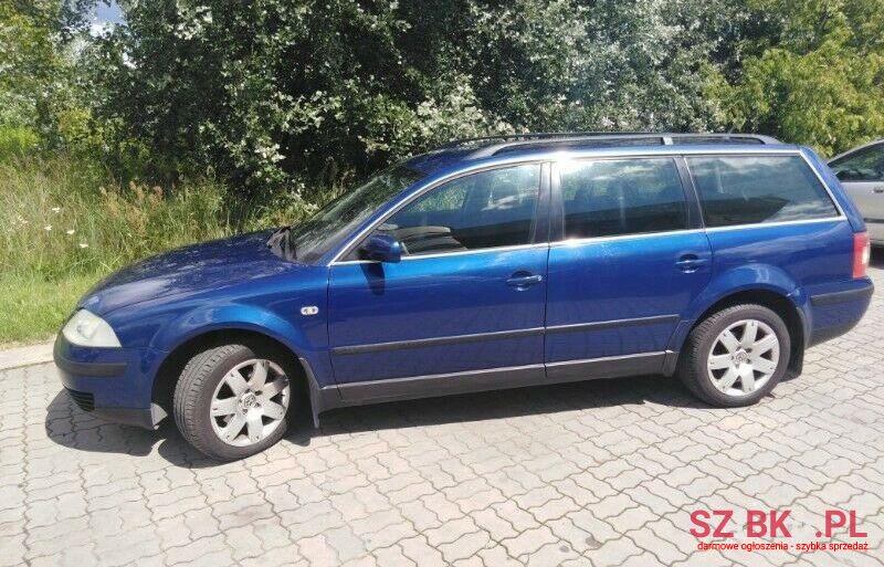 2002' Volkswagen Passat photo #1