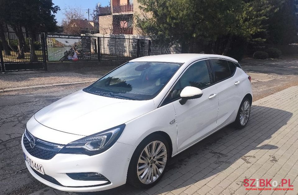 2015' Opel Astra photo #3