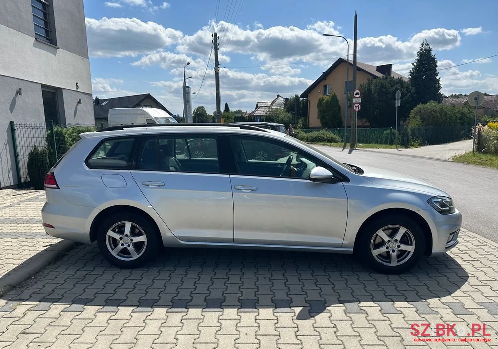 2019' Volkswagen Golf photo #4