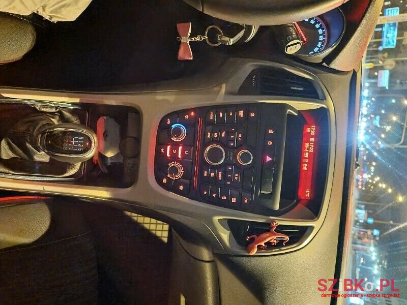 2012' Opel Astra photo #6