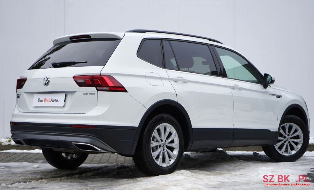 2017' Volkswagen Tiguan photo #2