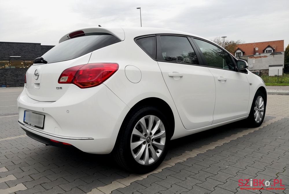 2014' Opel Astra photo #4