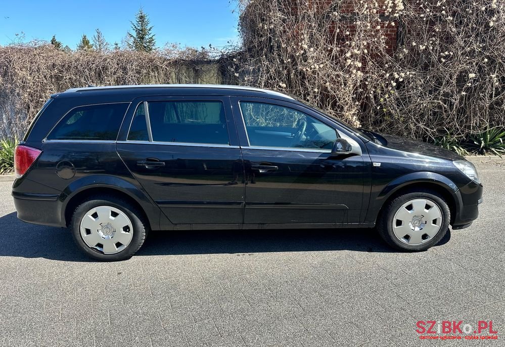 2006' Opel Astra 1.9 Cdti Cosmo photo #2