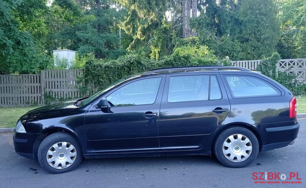 2012' Skoda Octavia 1.6 Tour photo #3