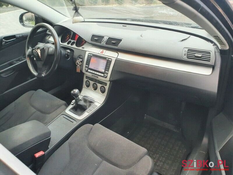 2007' Volkswagen Passat photo #3