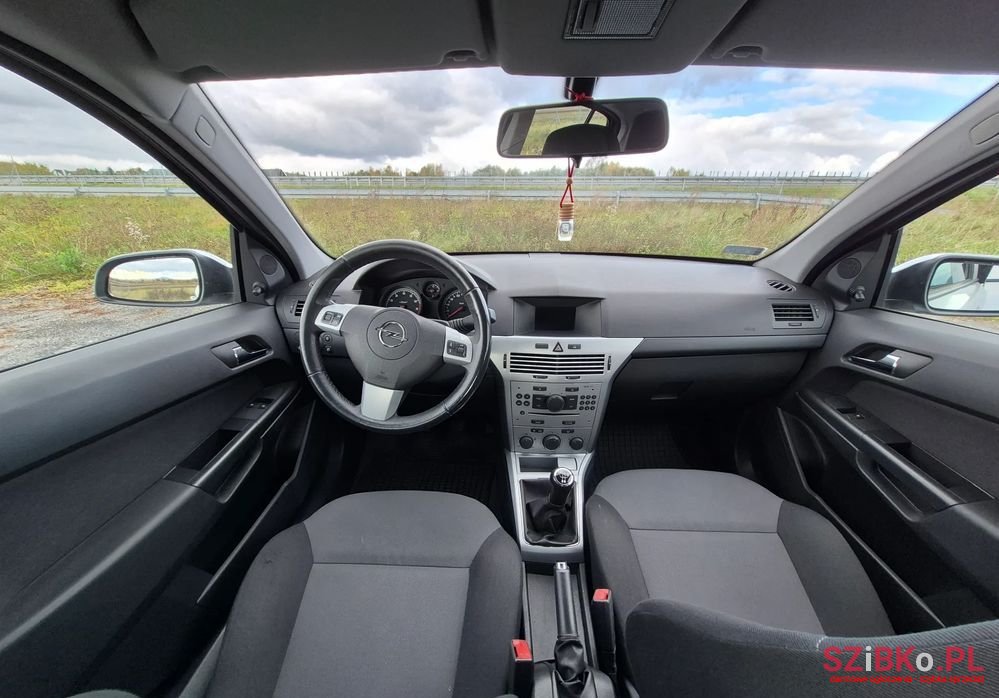 2012' Opel Astra 1.6 photo #3