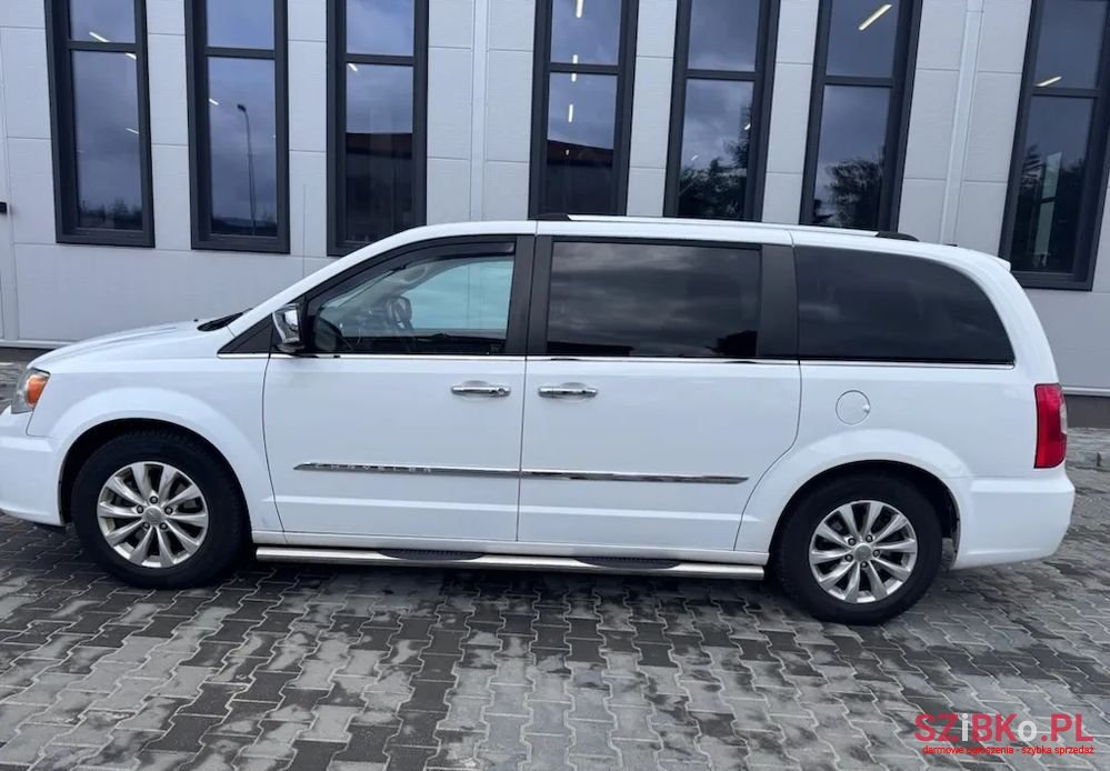 2015' Chrysler Town & Country 3.6 Limited photo #1