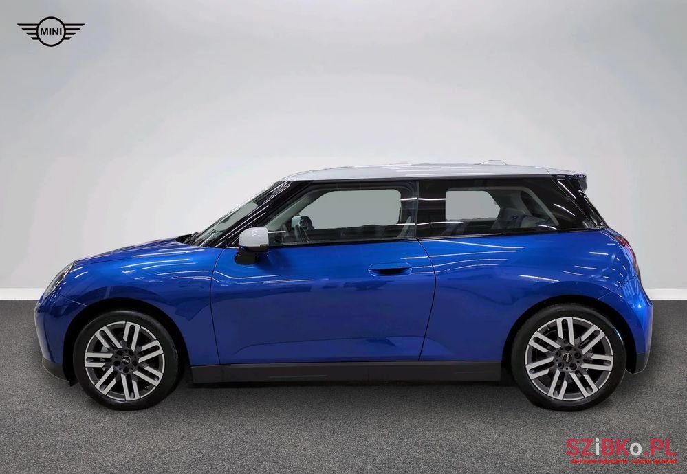 2023' MINI Cooper photo #2