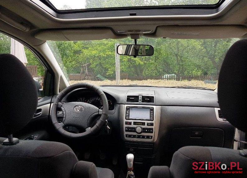 2005' Toyota Avensis photo #2