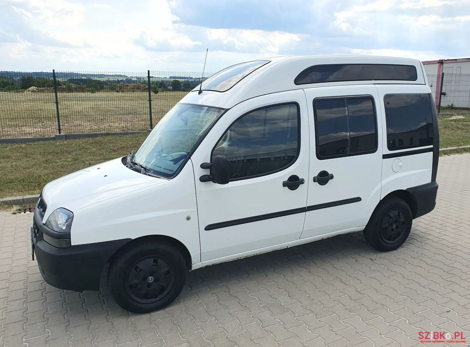 2003' Fiat Doblo photo #2