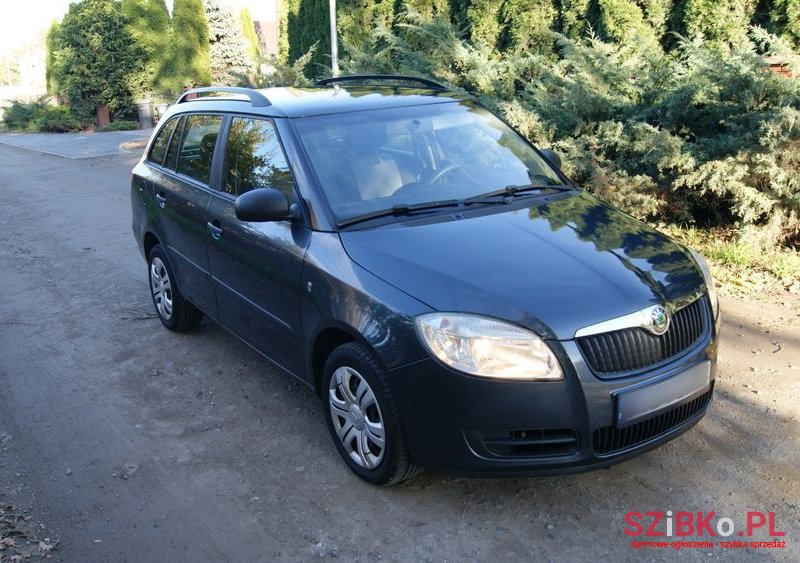 2008' Skoda Fabia photo #2