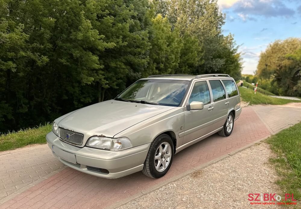 2000' Volvo V70 photo #1