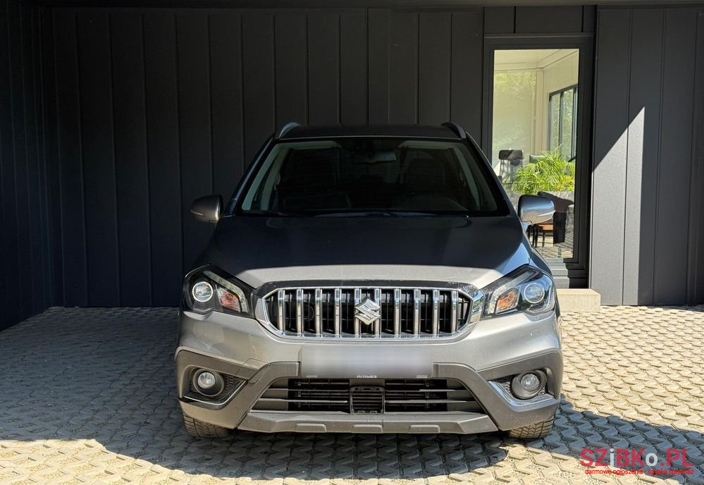 2018' Suzuki SX4 photo #2