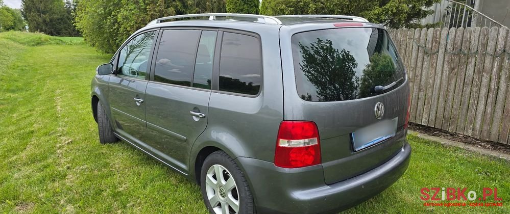 2004' Volkswagen Touran 2.0 Fsi Highline photo #5