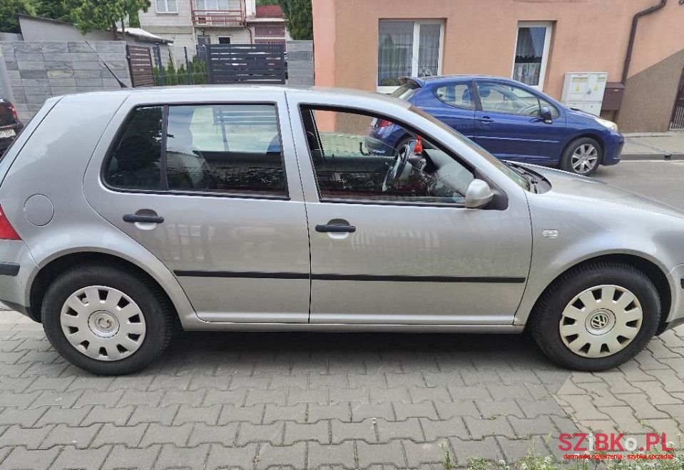 2003' Volkswagen Golf photo #5