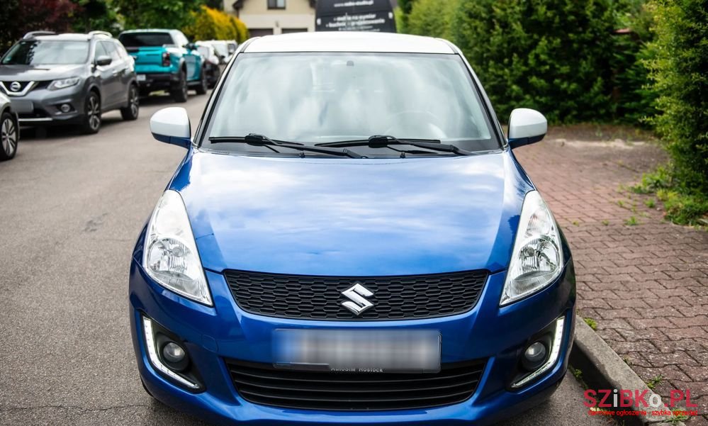 2015' Suzuki Swift 1.2 Club photo #2