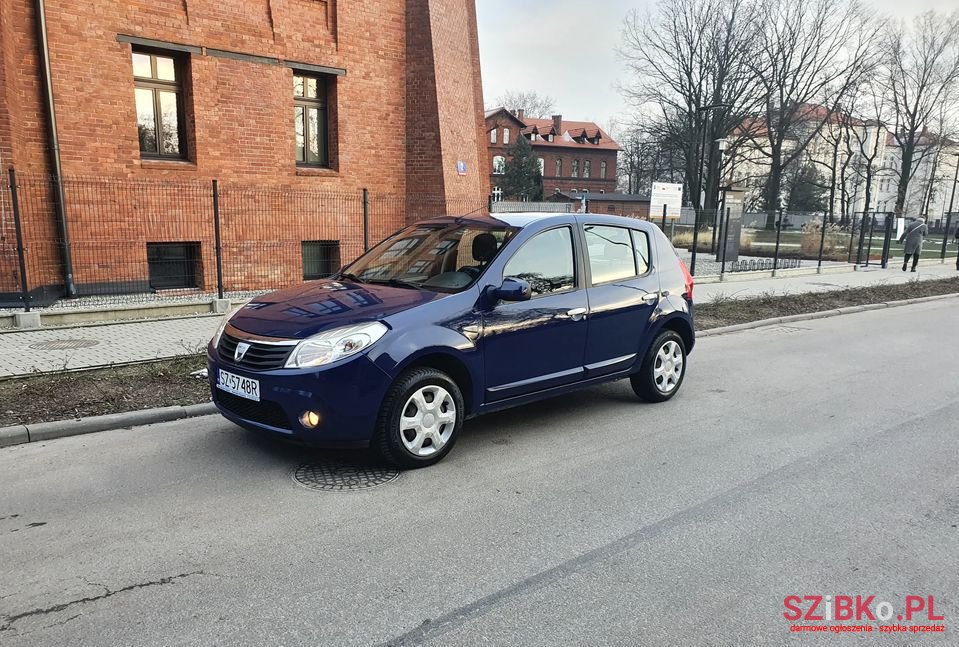 2009' Dacia Sandero photo #1