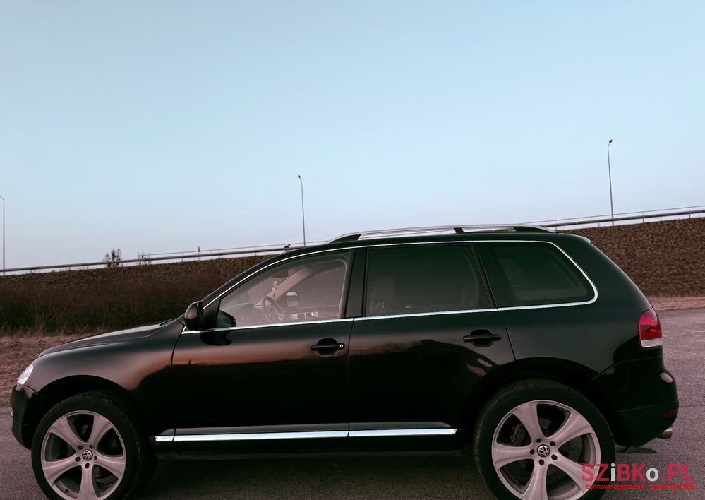 2004' Volkswagen Touareg photo #2