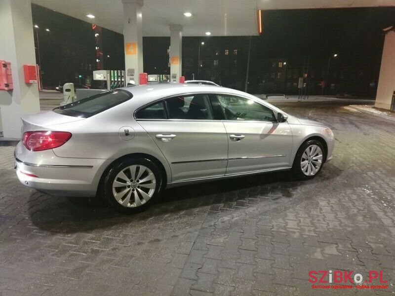 2008' Volkswagen Passat photo #5