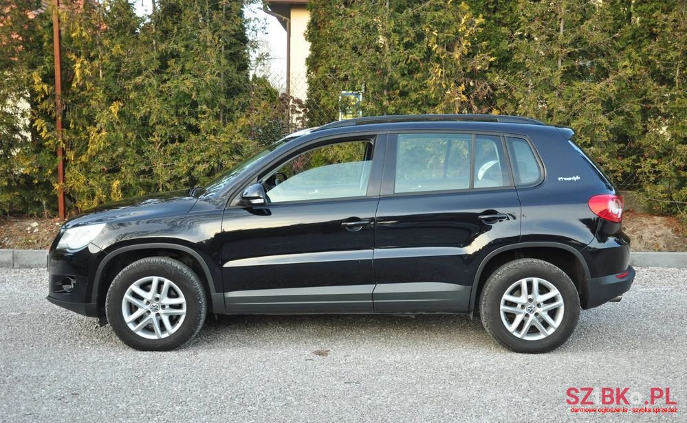 2011' Volkswagen Tiguan photo #4