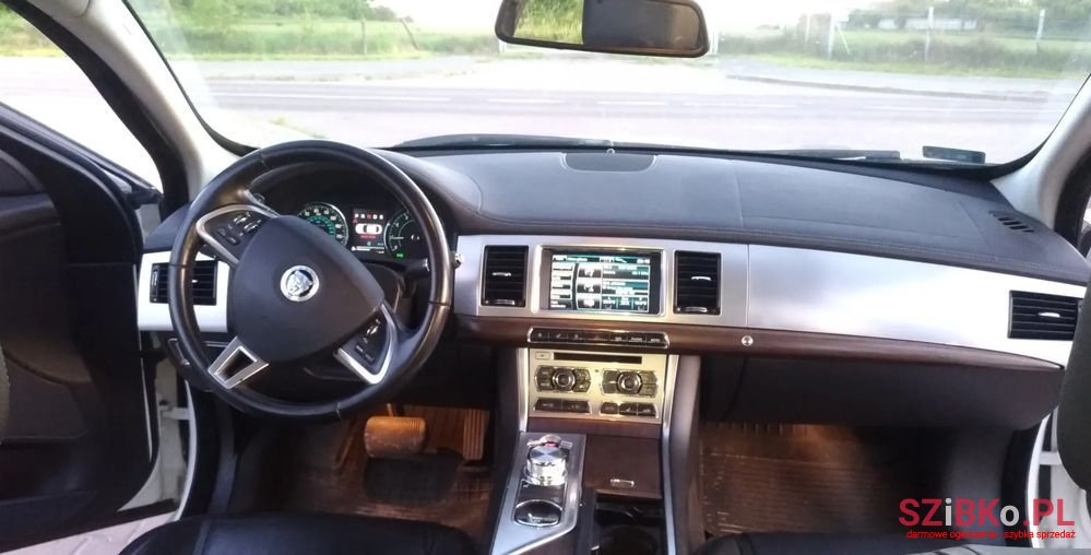 2013' Jaguar XF 2.0 T R-Sport photo #6