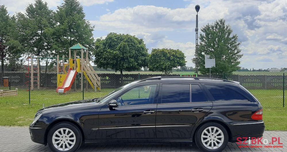 2008' Mercedes-Benz E-Class 200 photo #5