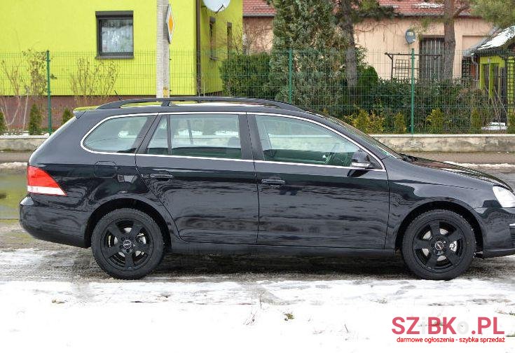 2008' Volkswagen Golf photo #2