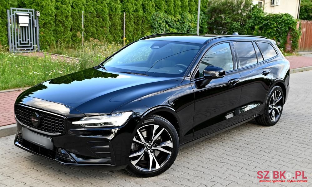 2023' Volvo V60 B3 B photo #1