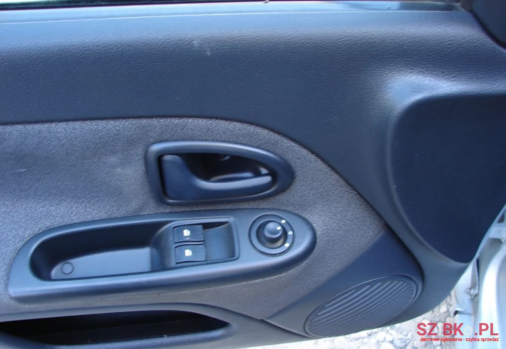 2004' Renault Clio photo #6