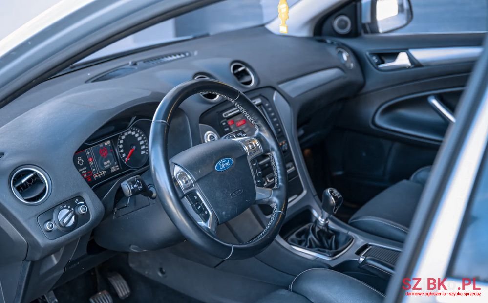 2012' Ford Mondeo photo #6