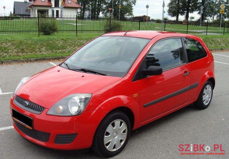 2007' Ford Fiesta photo #2