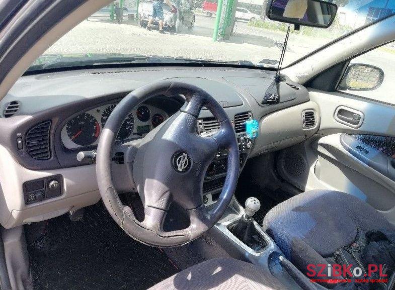 2001' Nissan Almera photo #2