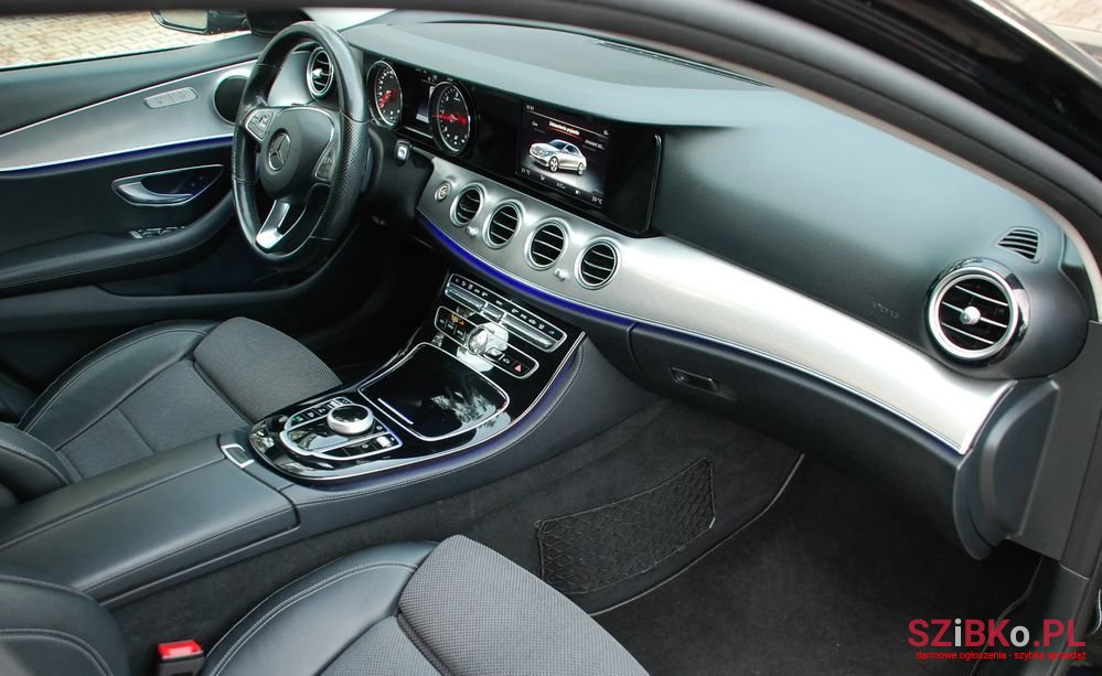 2017' Mercedes-Benz E-Class 220 D 9G-Tronic photo #2
