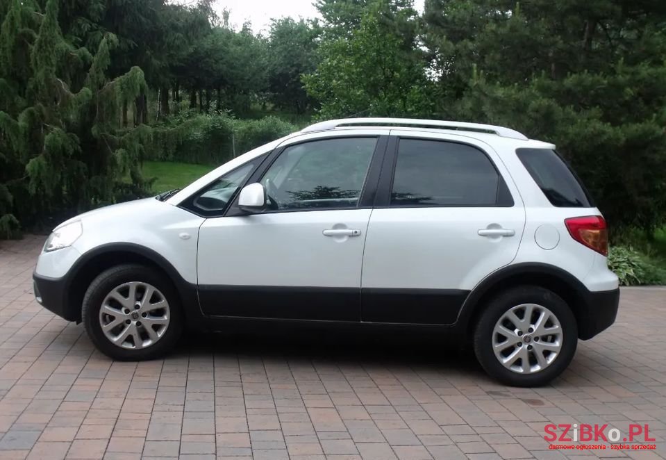 2011' Fiat Sedici photo #5