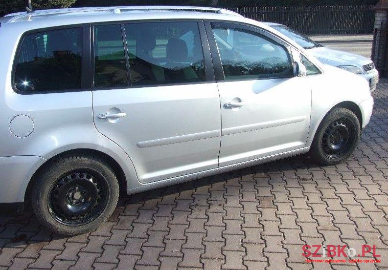 2003' Volkswagen Touran photo #2