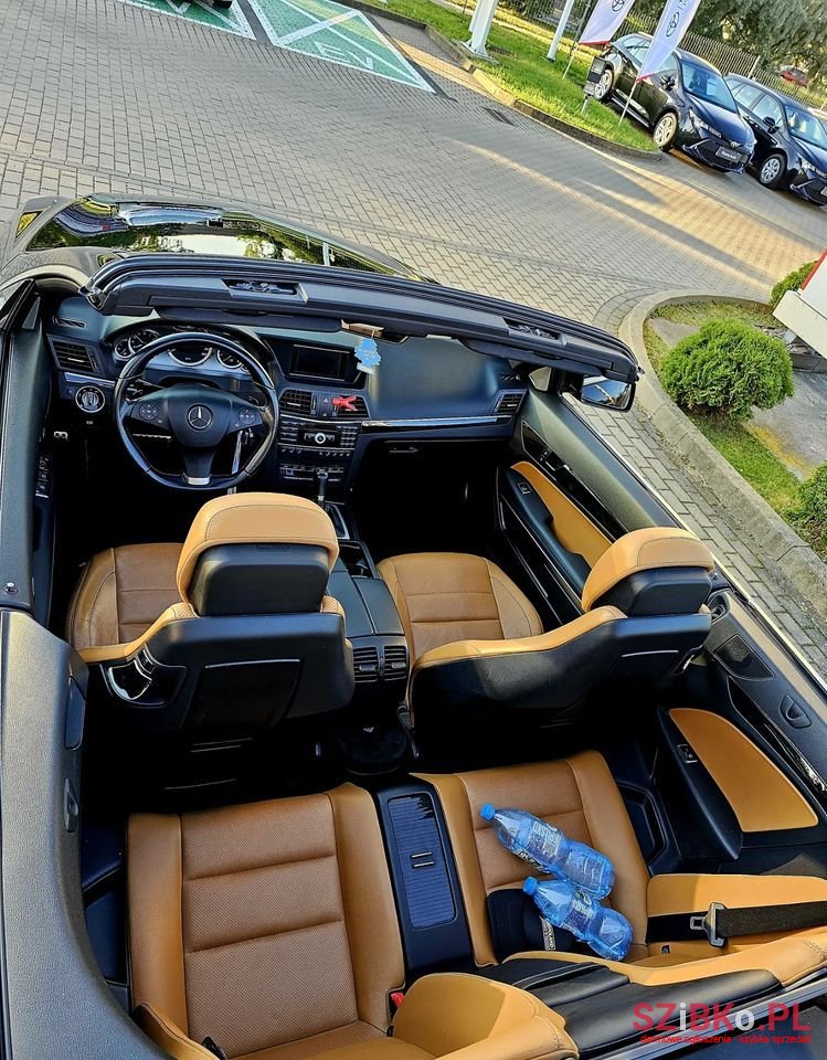 2011' Mercedes-Benz E-Class photo #5