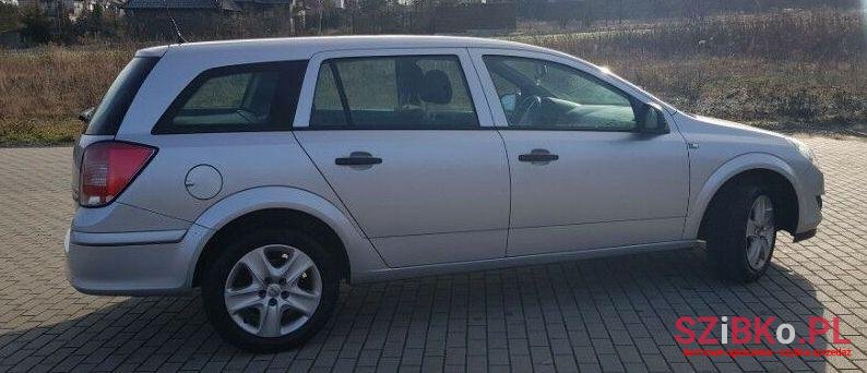 2012' Opel Astra photo #4