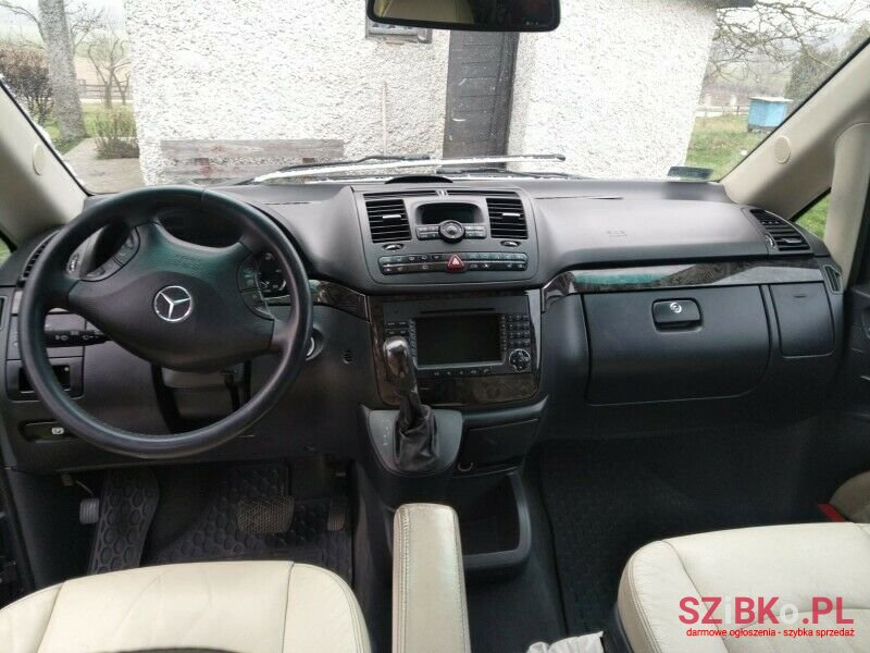 2010' Mercedes-Benz Viano photo #3