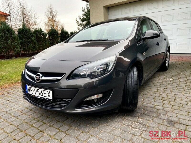 2014' Opel Astra photo #3