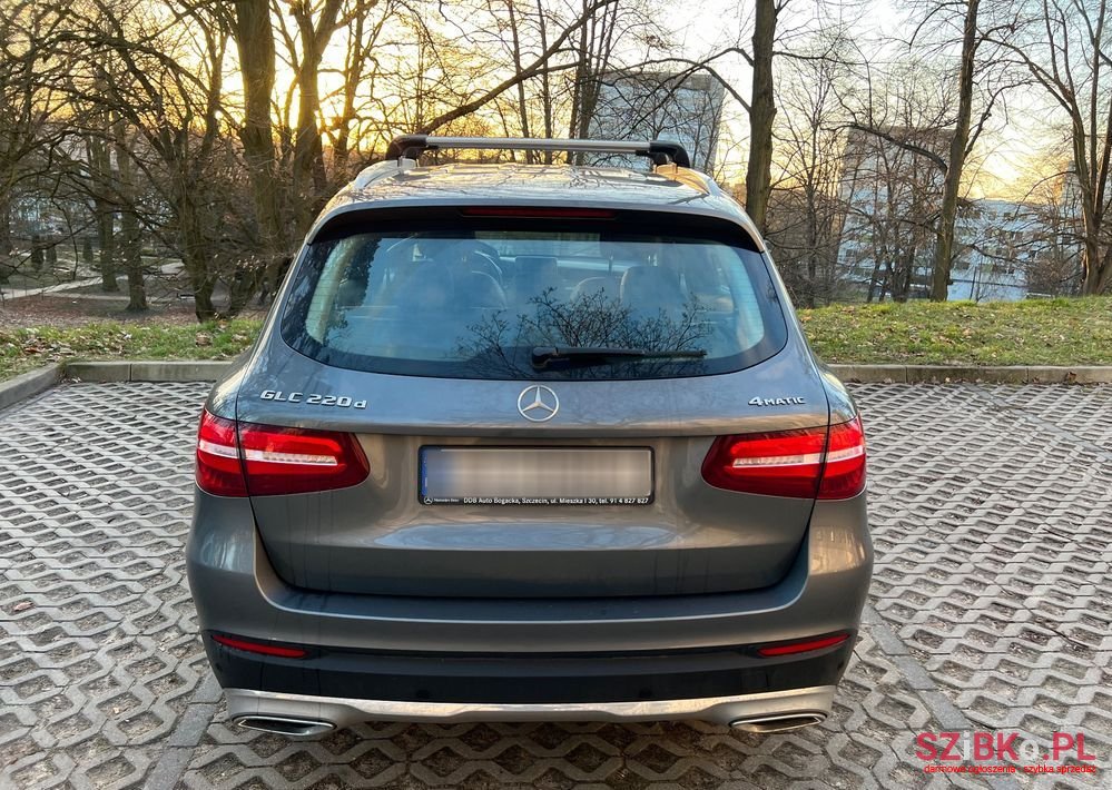 2018' Mercedes-Benz GLC 220 D 4-Matic photo #4
