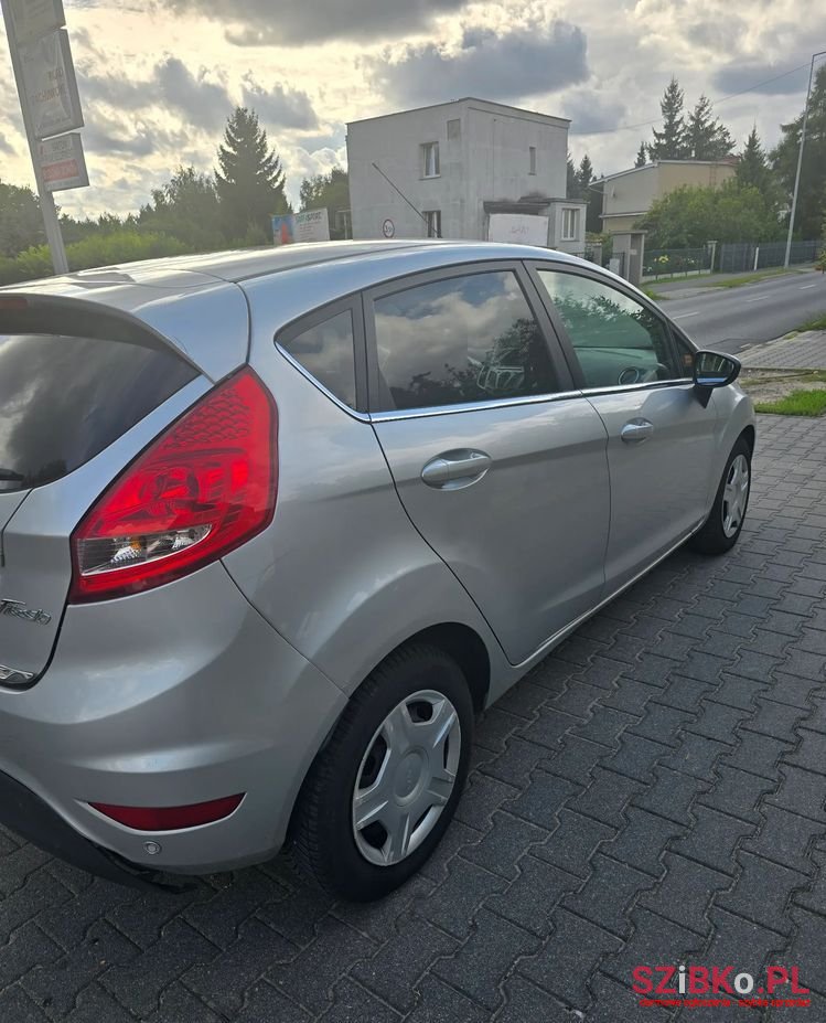 2011' Ford Fiesta photo #2