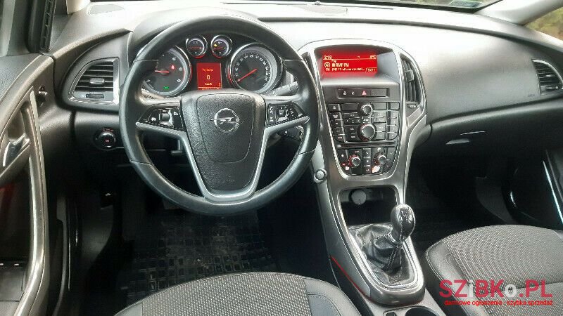 2010' Opel Astra photo #6