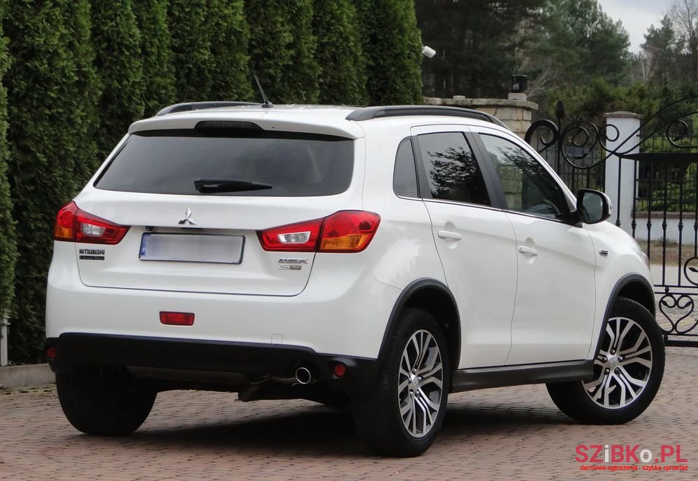 2016' Mitsubishi ASX photo #2