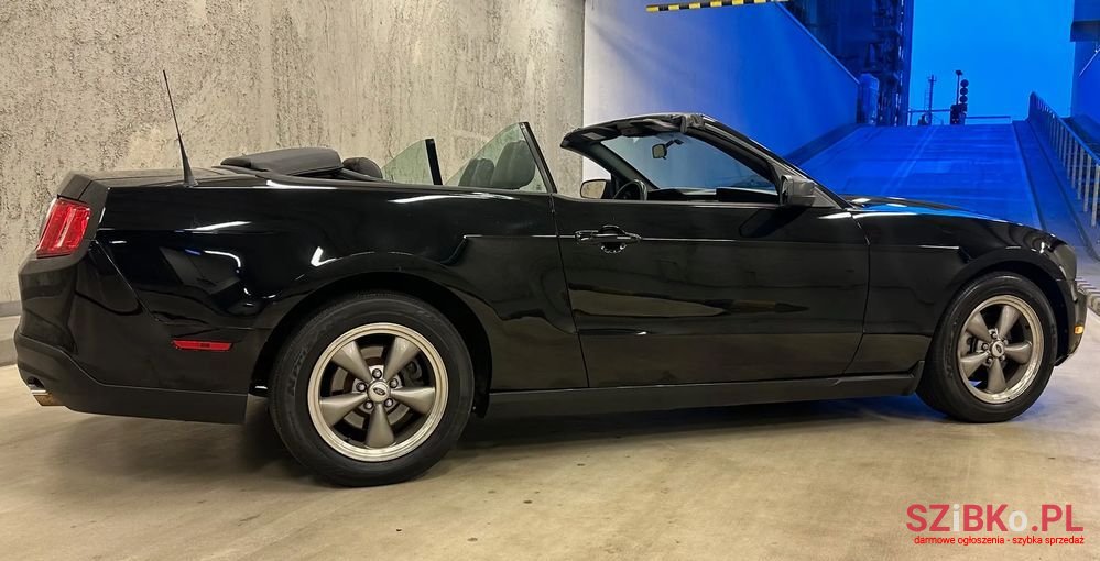 2010' Ford Mustang 4.0 V6 Premium photo #3