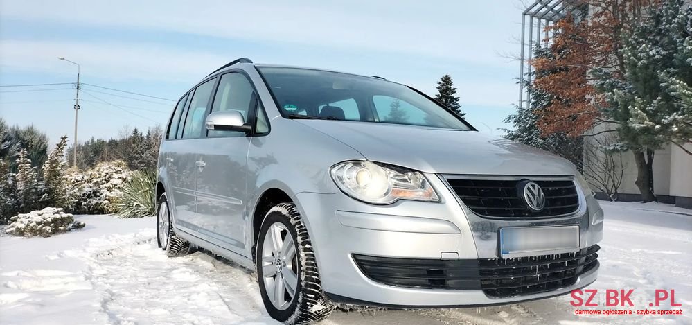 2009' Volkswagen Touran photo #1