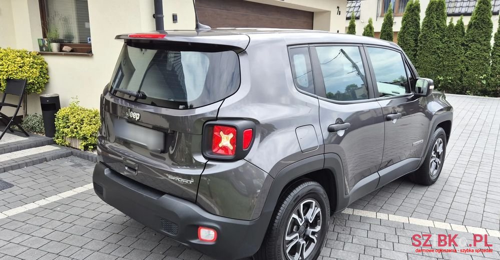 2019' Jeep Renegade photo #4